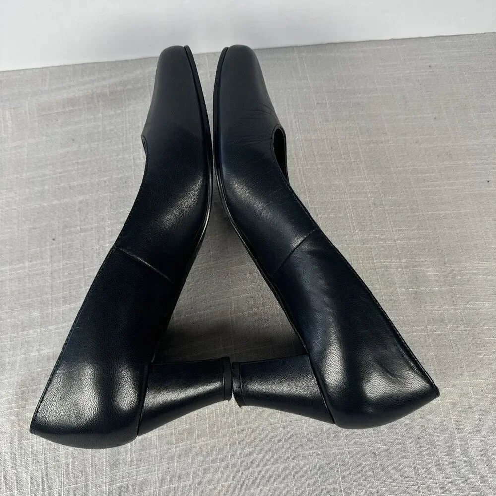 MARK LEMP CLASSICS BY WALKING CRADLES‎ VICKI  SOLID SLIP ON PUMPS Size 8 M